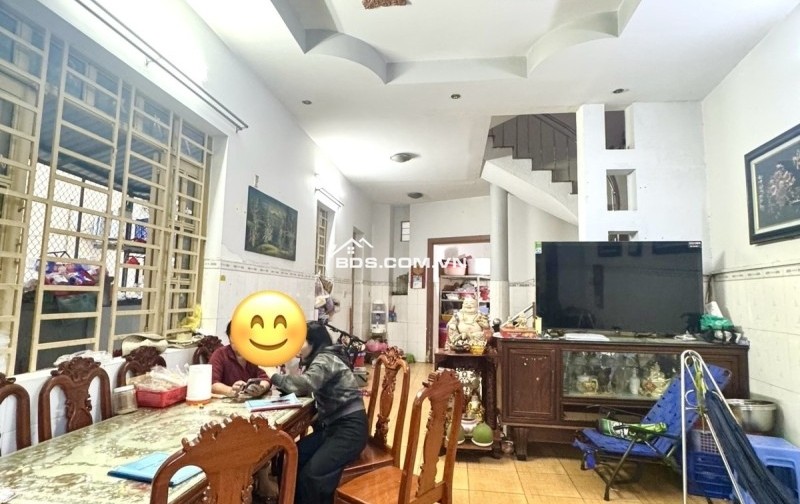 Bán nhà Phường Thủ Đức, đường Hồ Văn Tư, 110m2, 3 tầng, 4PN, sổ hồng, giá 5.7 tỷ. LH: 0933125879